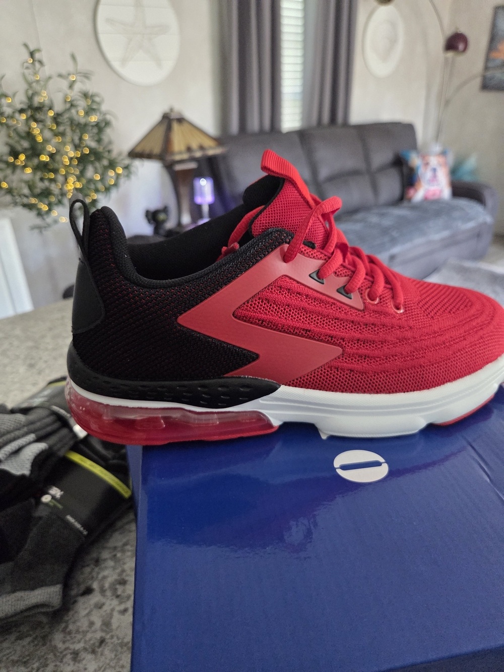 New In Box Men's Athletic Shoes - Red/Black Cushioned Trainer M 7.5 W 9